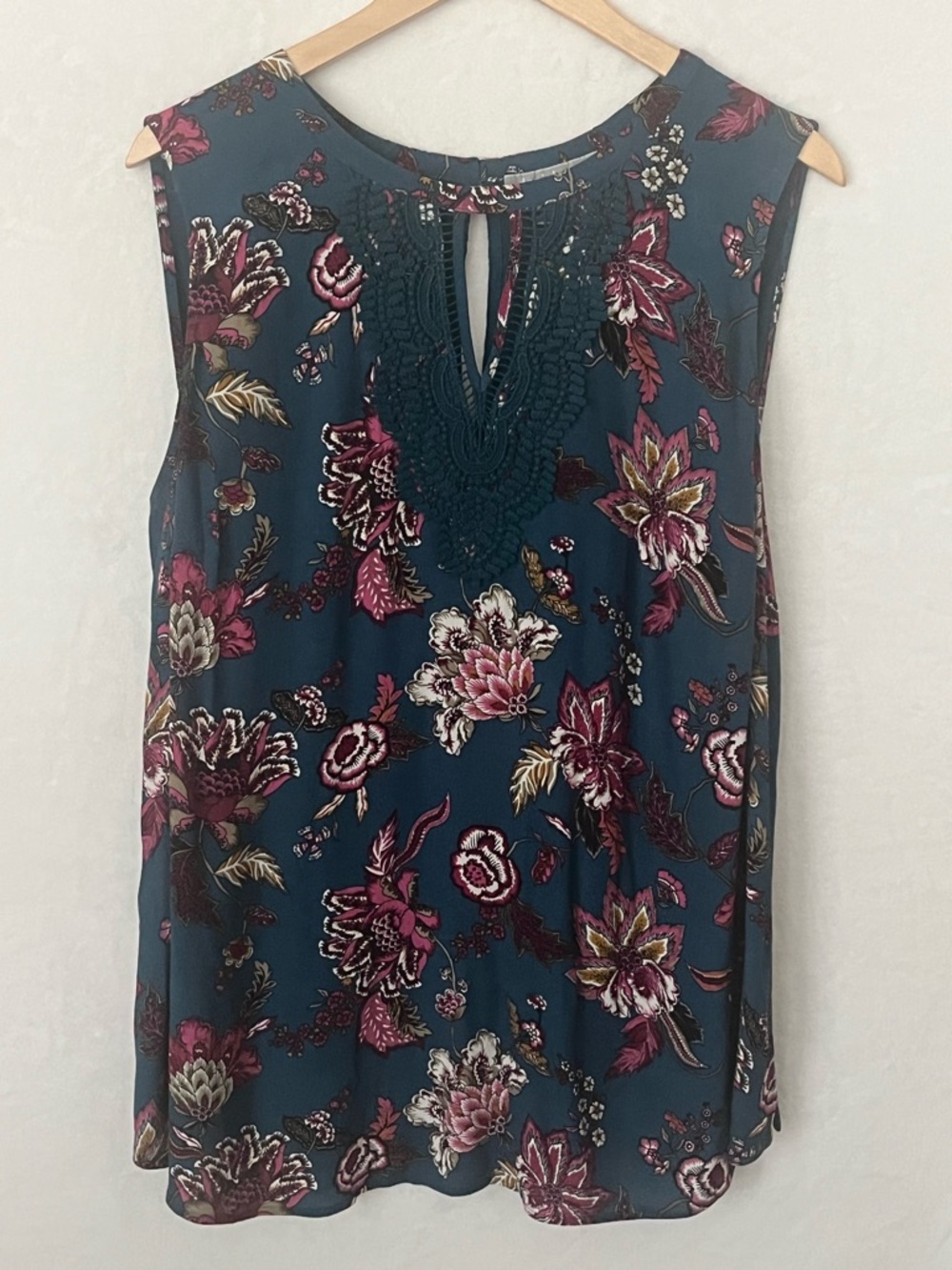 Daniel Rainn Teal Floral Sleeveless Camisole with Crochet Trim Rayon